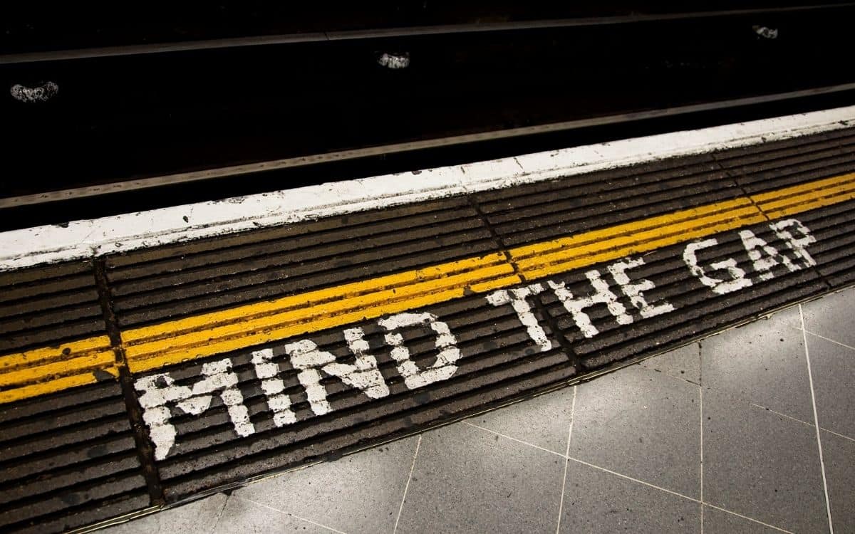 Bild på Tunnelbanas golv med texten