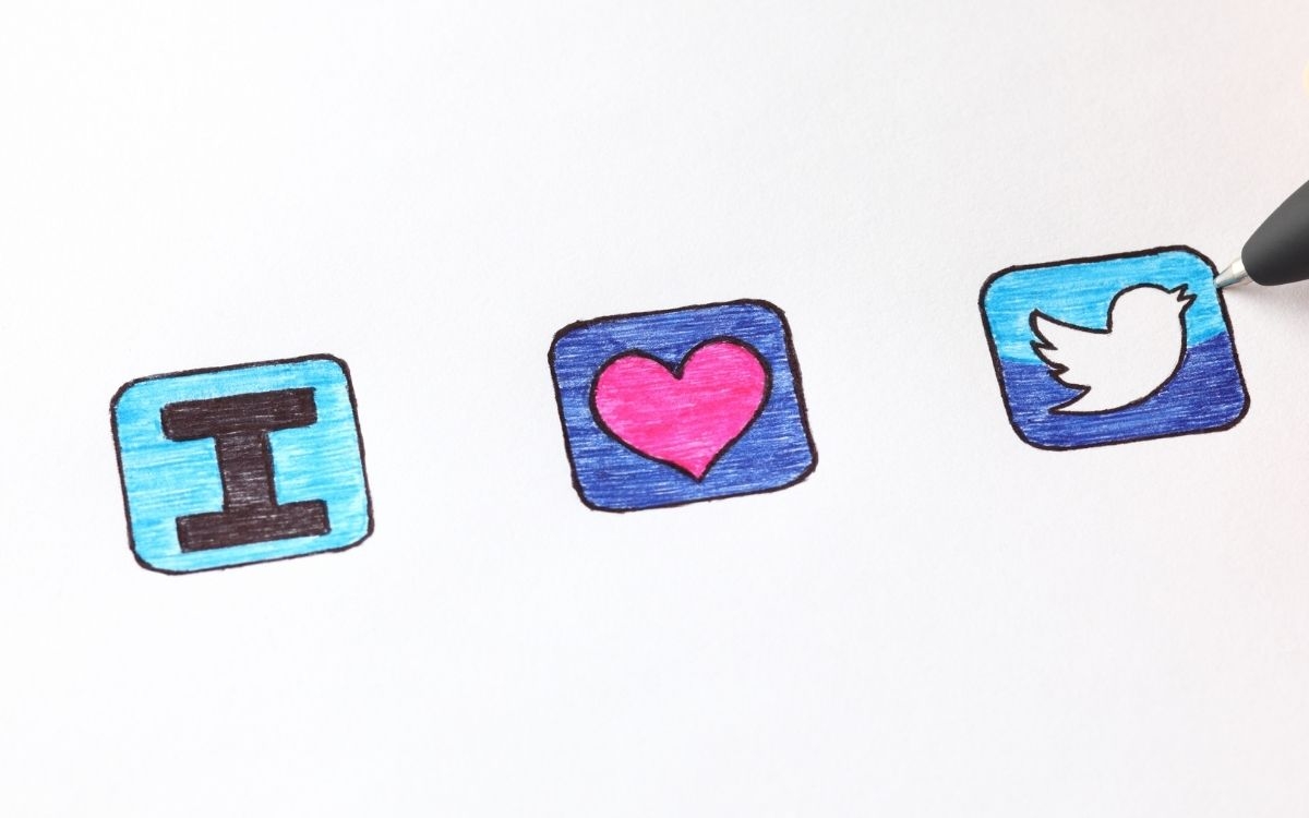 Bild på ritade ikoner som säger: I - heart - twitter logo